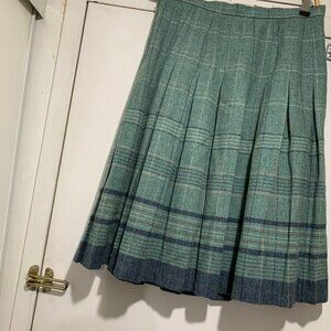 THE DUNEDIN TRADITION BY EDINBURGH WOOLLEN MILL VINTAGE WOOL PLAID SKIRTS